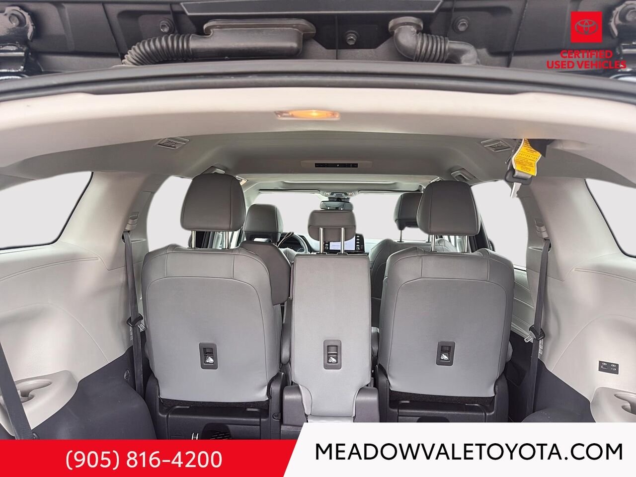 2024 Toyota Sienna One Owner, 4 New Tires, Midnight Black Metallic Mississauga - photo #23