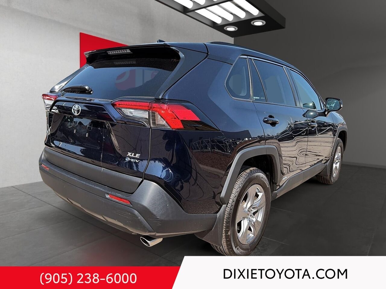 2025 Toyota RAV4 Hybrid XLE AWD / CLEAN CARFAX / HEATED SEATS / MOONROOF / ALLOY WHEELS / CARPLAY AND ANDROID AUTO Blue Mississauga - photo #3