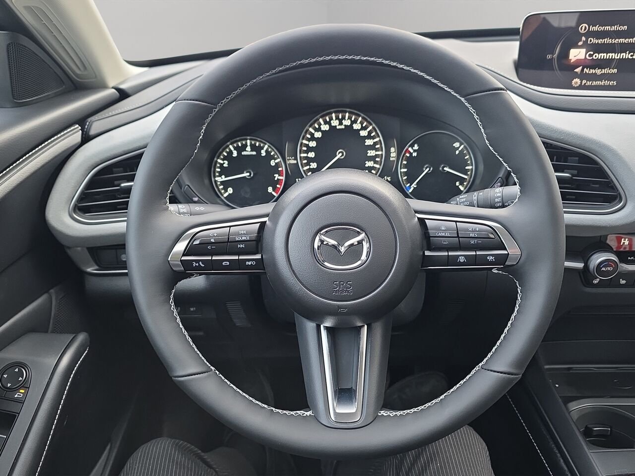 Mazda CX-30 2.5 S Kuro AWD, Toit ouvrant, Sièges en similicuir, Barre de toit peintes 2026 Bleu cristal foncé mica Val-David - photo #9