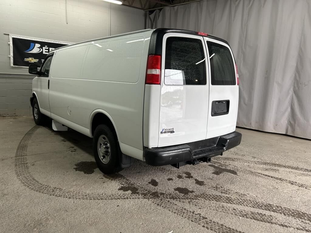 2018 CHEVROLET FOURGONNETTE UTILITAIRE LONGUE EXPRESS Traction arrière 2500 155 po White Rivière-du-Loup - photo #5
