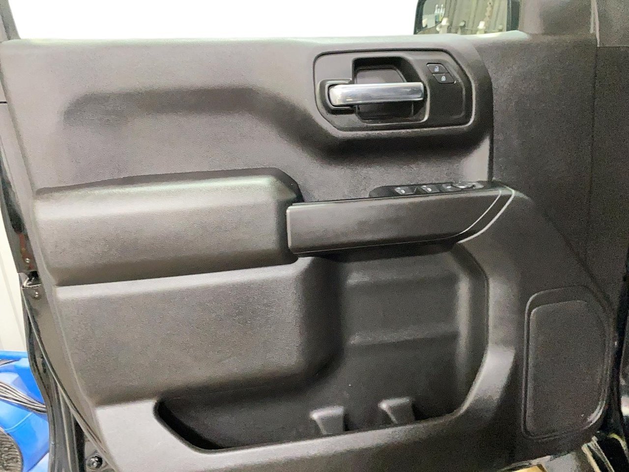 2024 Chevrolet Silverado 1500 VIN 3GCUDCE8XRG199718 Black Chicoutimi - photo #8