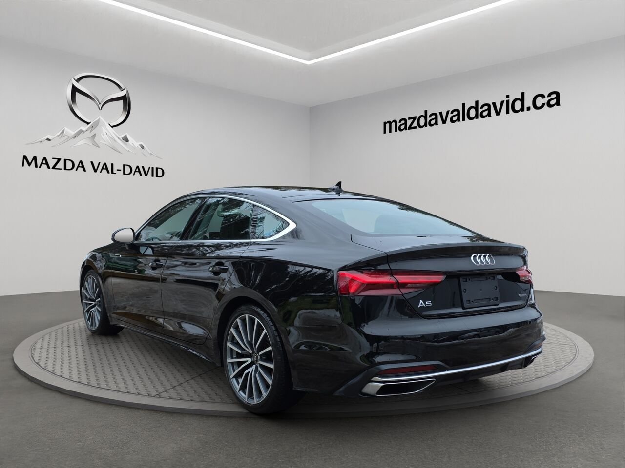 Audi A5 Sportback A5 45 2.0T Sportback Komfort Quattro, Jamais accidenté, Sièges à fonction mémoire, Volant 2023 Noir Val-David - photo #16