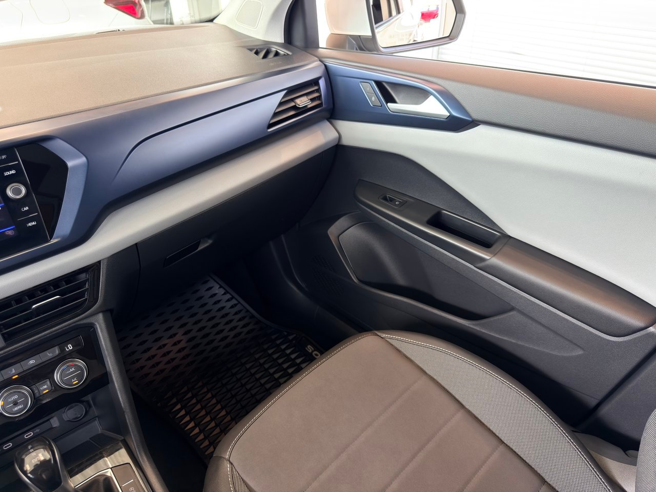 2022 Volkswagen Taos White Notre-Dame-des-Prairies - photo #23