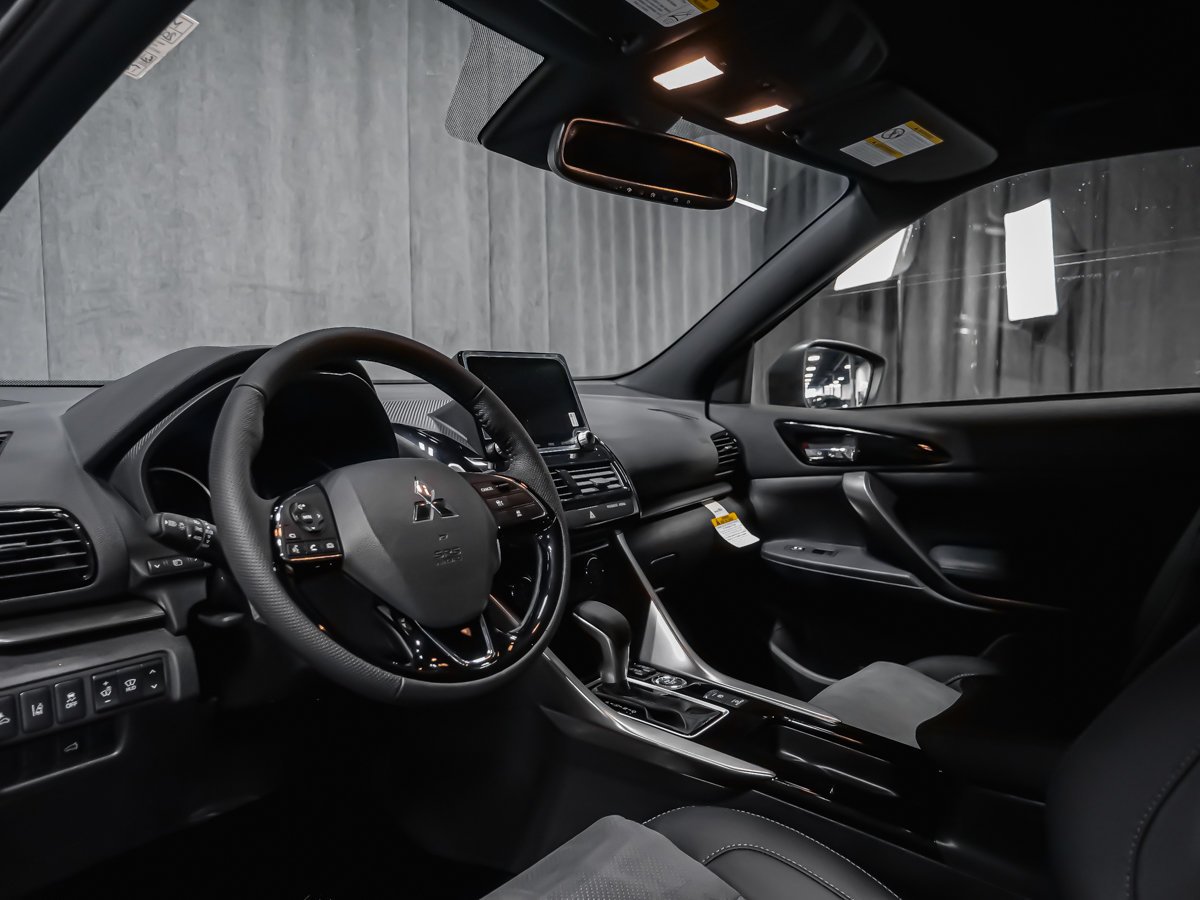 2026 Mitsubishi Eclipse Cross NOIR White Diamond Montreal - photo #10