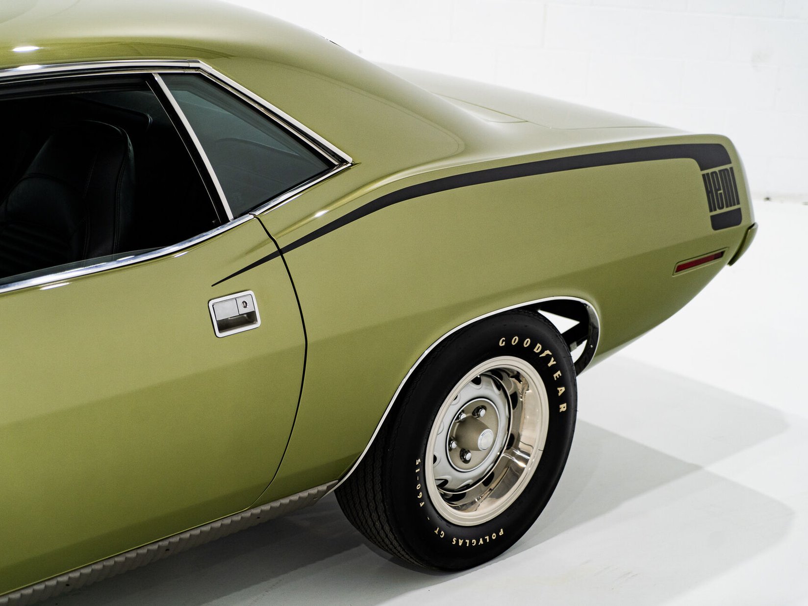 1970 Plymouth HEMI Cuda 1 de 3 Exemplaires Utilisés par la Division Course de Chrysler France **PRIX EN USD** Green Montreal - photo #5
