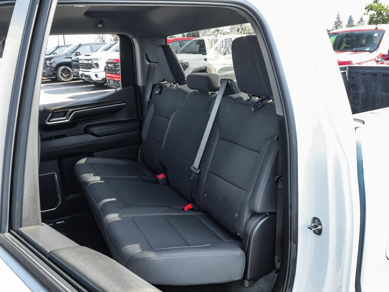 2024 Chevrolet Silverado 1500 4WD Crew Cab 147 LT White Sherwood Park - photo #15