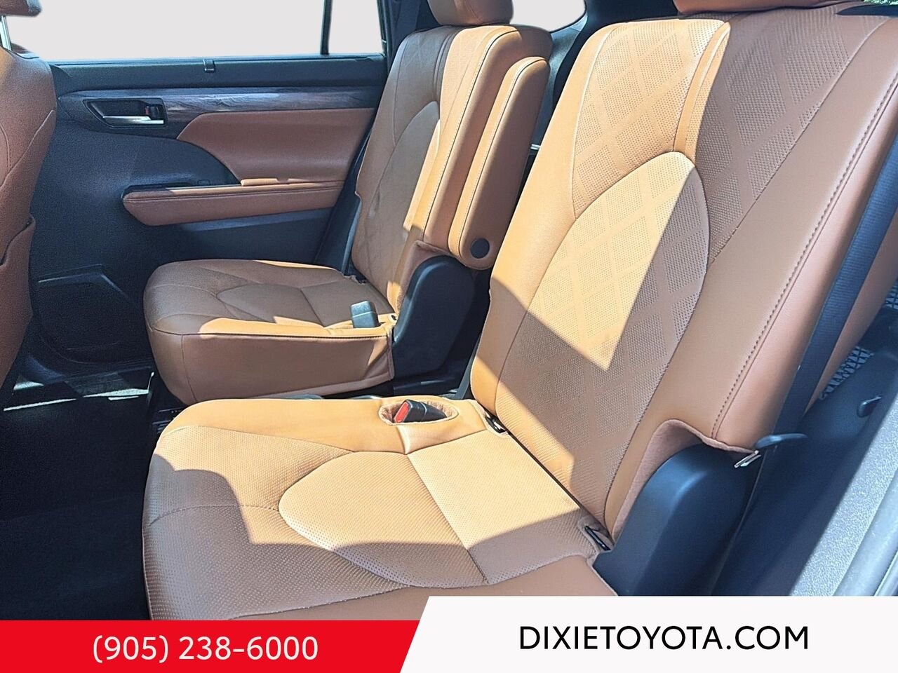 2024 Toyota Highlander PLATNIUM AWD / HEATED AND VENTIALTED SEATS / HEATED REAR SEATS / ALLOY WHEELS / MOONROOF / CARPLAY AND ANDROID AUTO Mississauga - photo #20