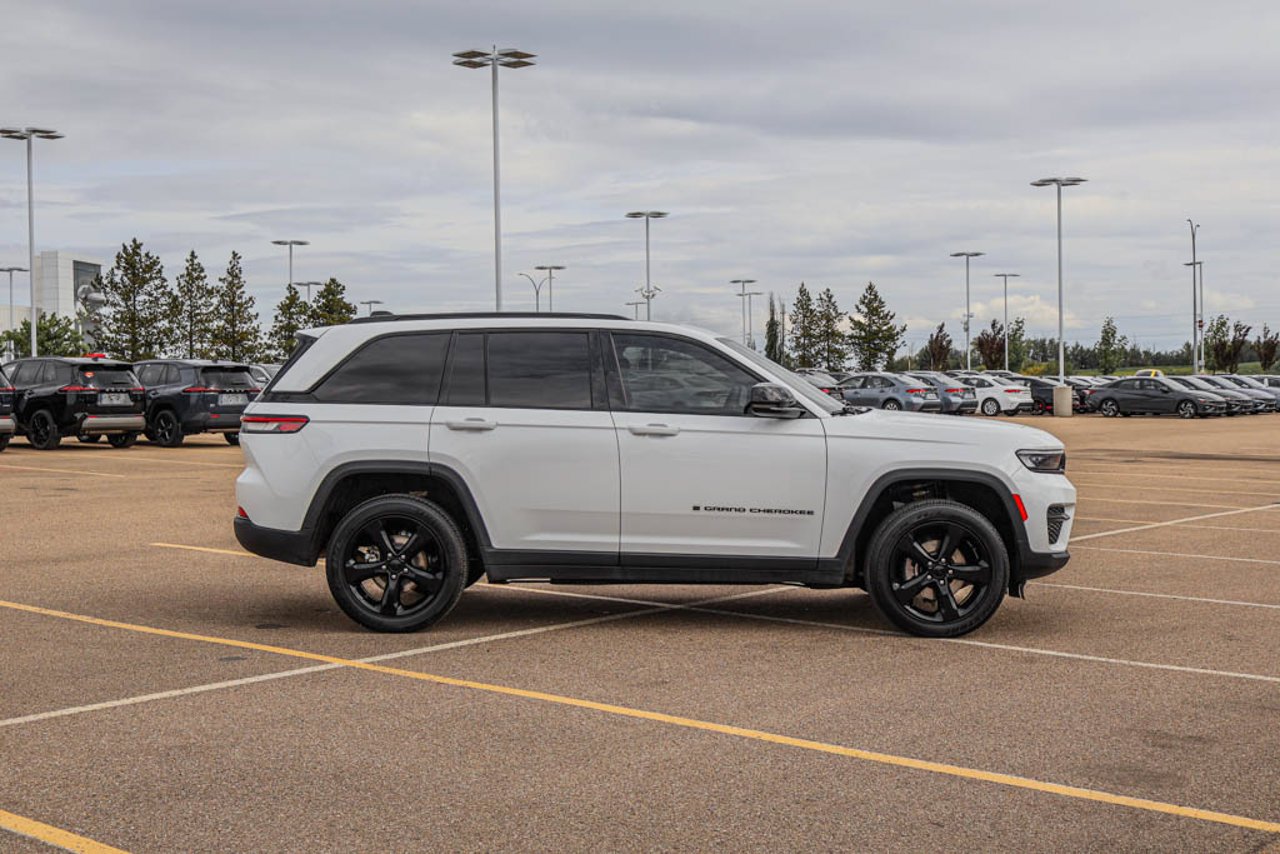 2025 Jeep Grand Cherokee Altitude 4x4 White Sherwood Park - photo #10