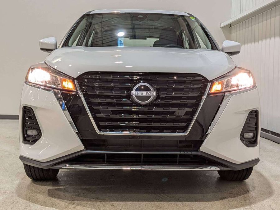 2024 Nissan Kicks White