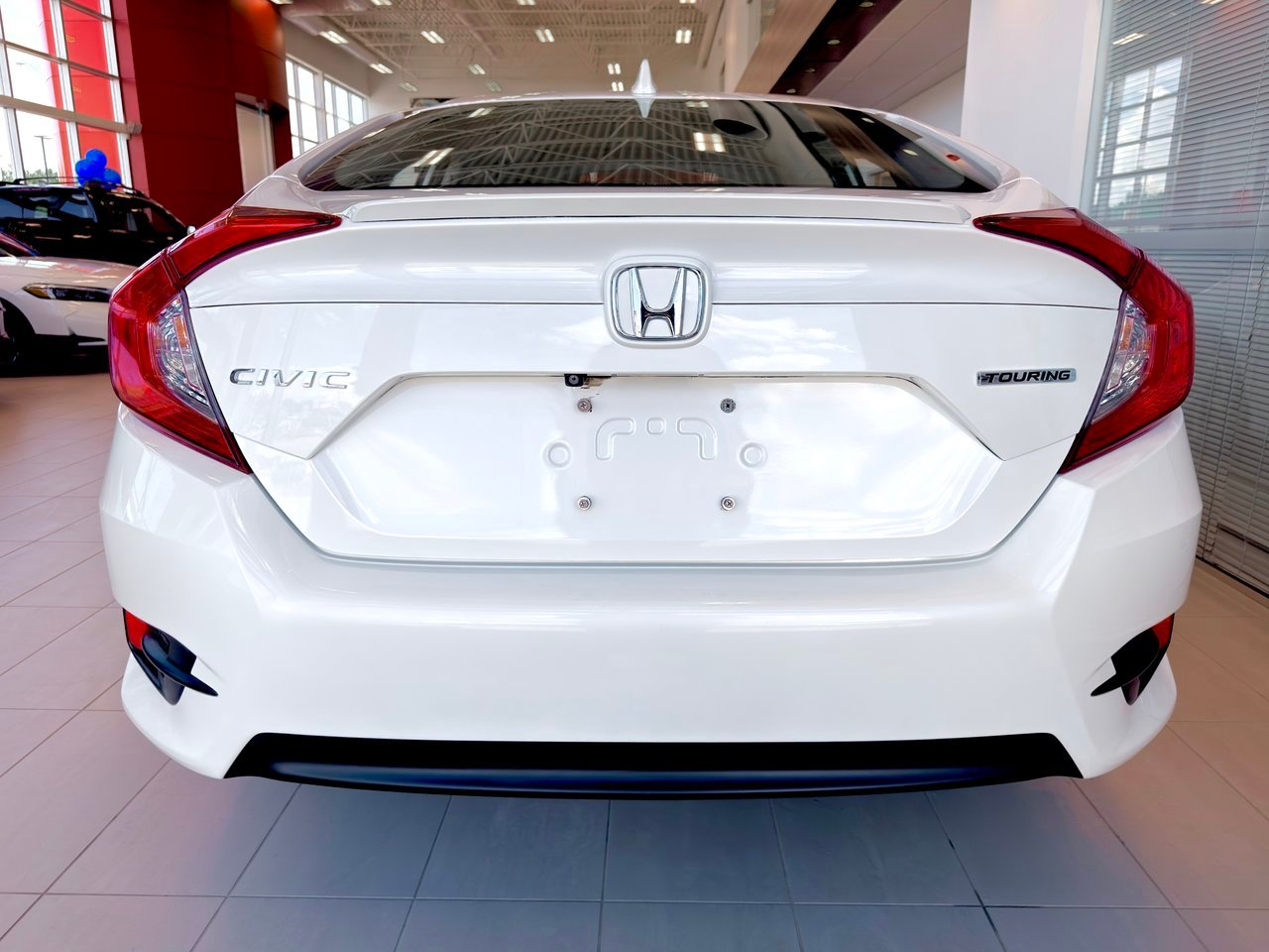 Honda Civic Sedan 2018 Blanc Notre-Dame-des-Prairies - photo #10
