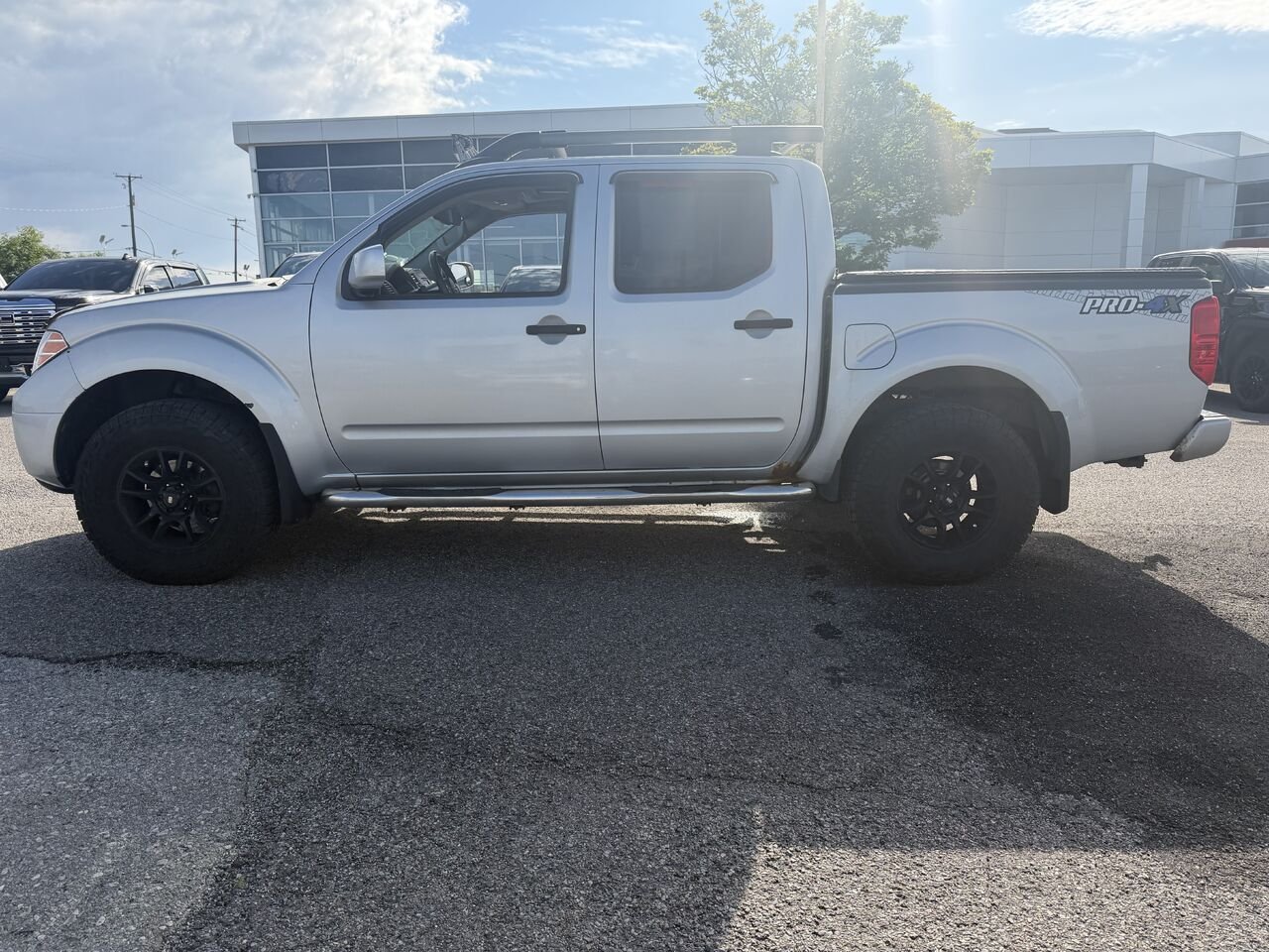 NISSAN FRONTIER PRO-4X SV cabine double 4x4 caisse longue BA 2018 Gris Gatineau - photo #8