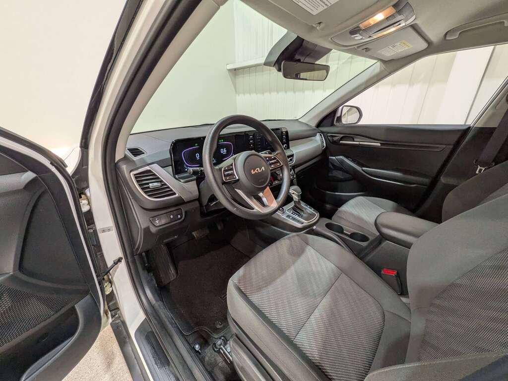 Kia Seltos LX FWD 2024 Blanc Val-David - photo #9