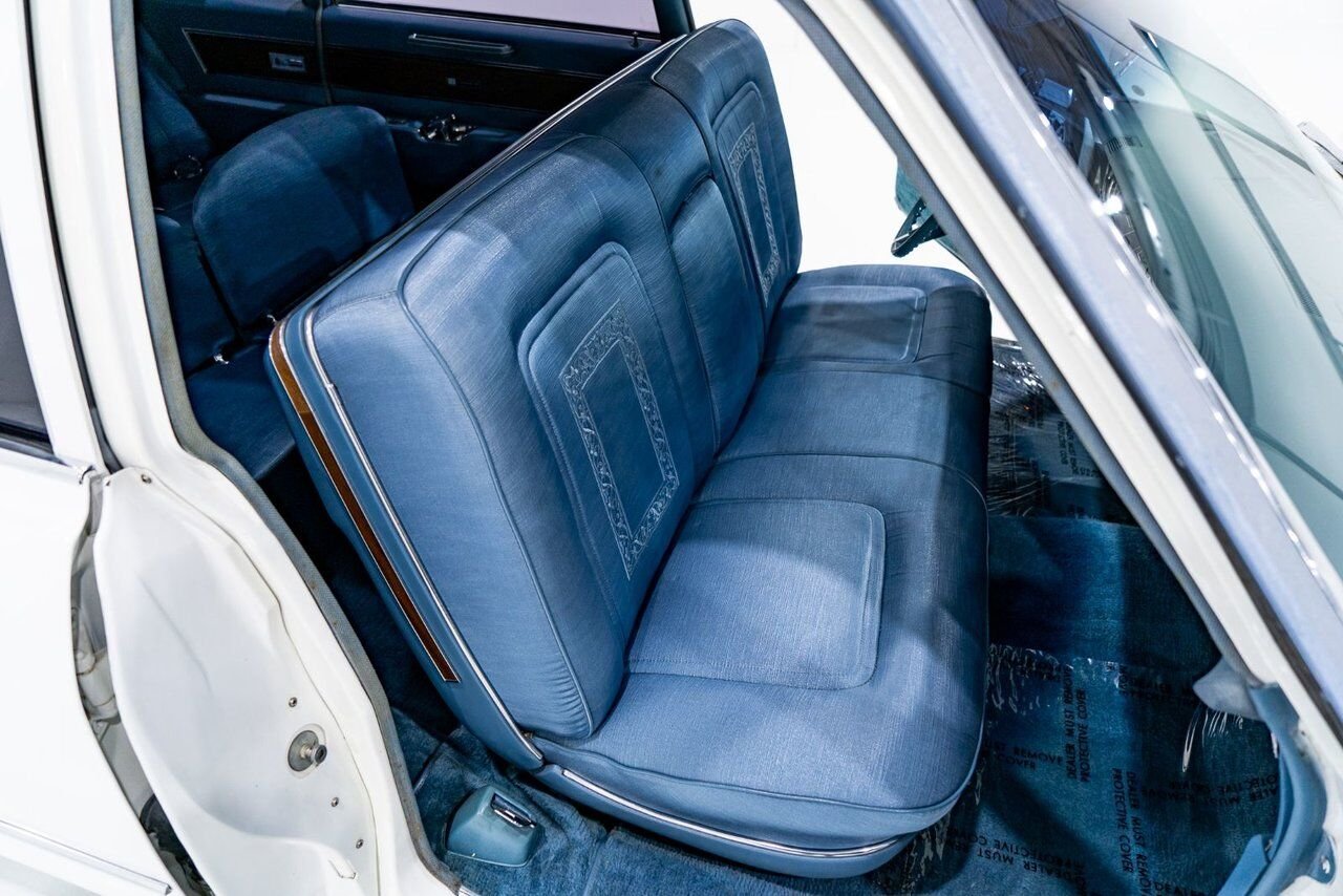 Cadillac Fleetwood **PRICE IN USD** Factory Limo dual AC with only 18,892 miles 1966 Blanc Montréal - photo #9