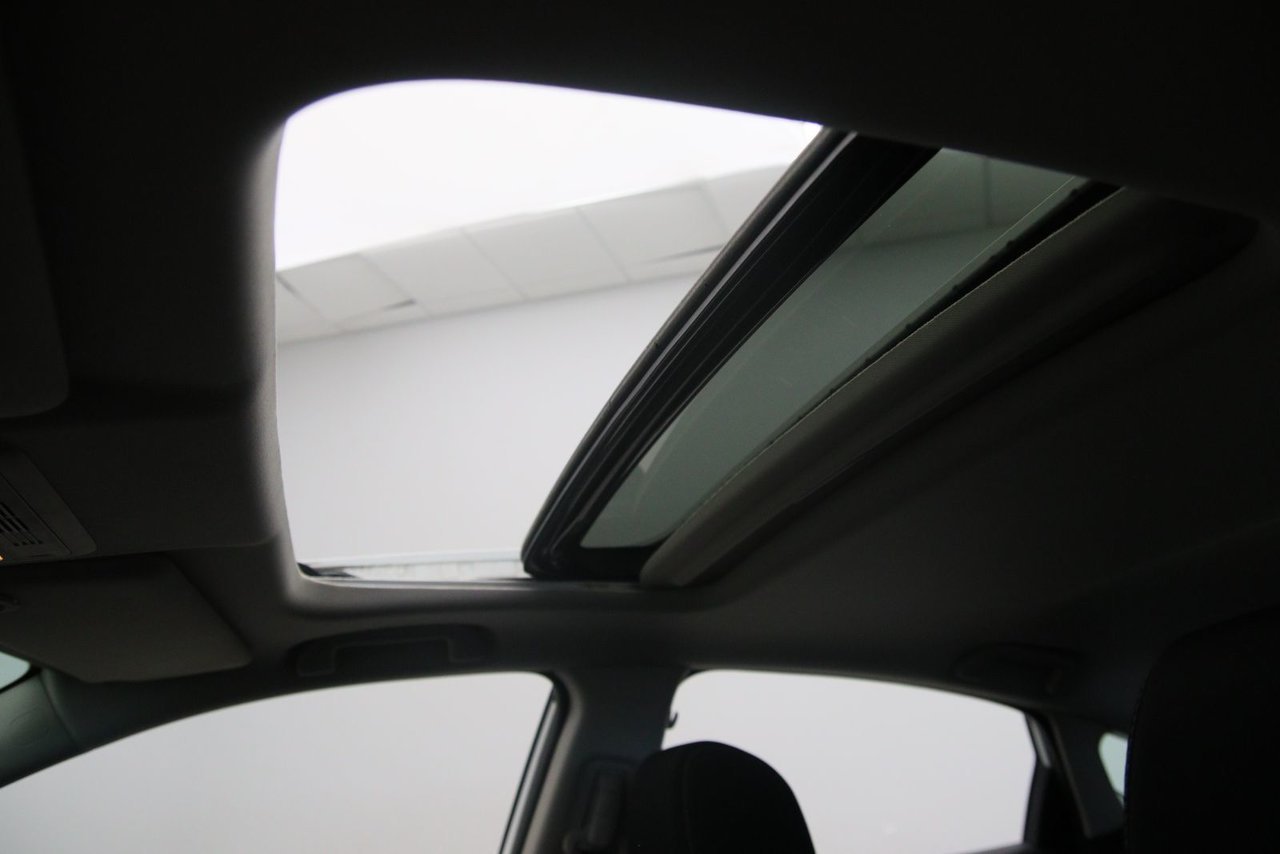 2016 Honda Civic Sedan VIN 2HGFC2F75GH034086 White Chicoutimi - photo #7