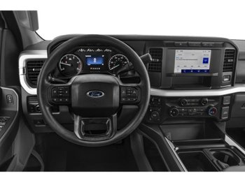 Ford Super Duty F-350 à roues arrière jumelées XLT