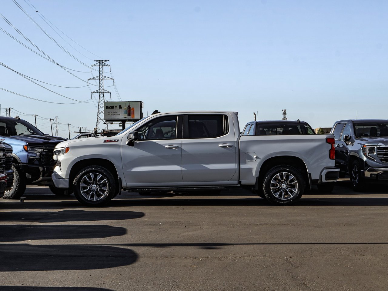2024 Chevrolet Silverado 1500 4WD Crew Cab 147 RST White Sherwood Park - photo #4