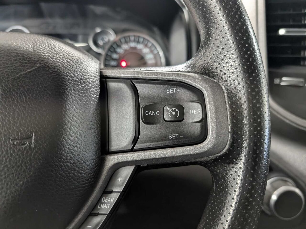 Ram 1500 Tradesman/AC/BLUETOOTH/CAMERA DE RECUL/PHARES AUTOMATIQUES 2020 Gris Sherbrooke - photo #14