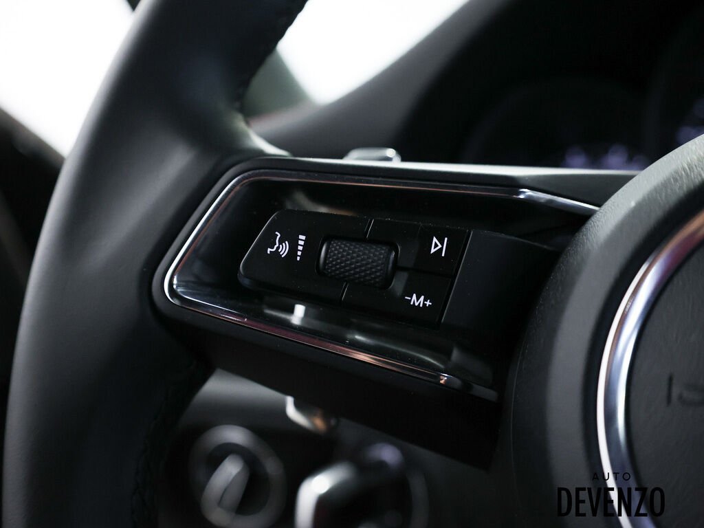 2025 Porsche Macan Black Saint-Eustache - photo #17