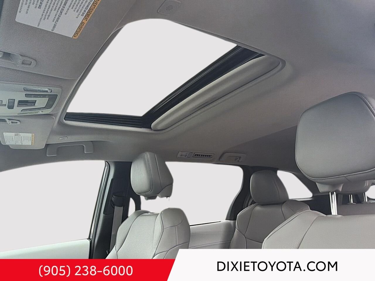 2025 Toyota Sienna Hybrid XLE FWD / CLEAN CARFAX / HEATED SEATS / MOONROOF / ALLOY WHEELS / CARPLAY AND ANDROID AUTO Black Mississauga - photo #10
