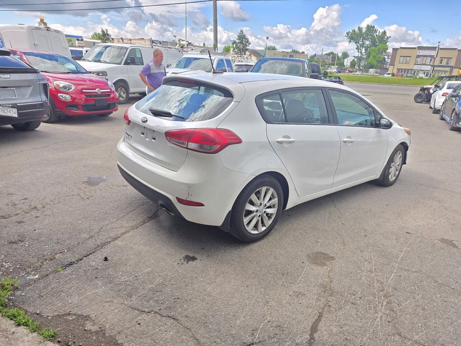 Kia 5 portes Forte 2015 2015 Blanc