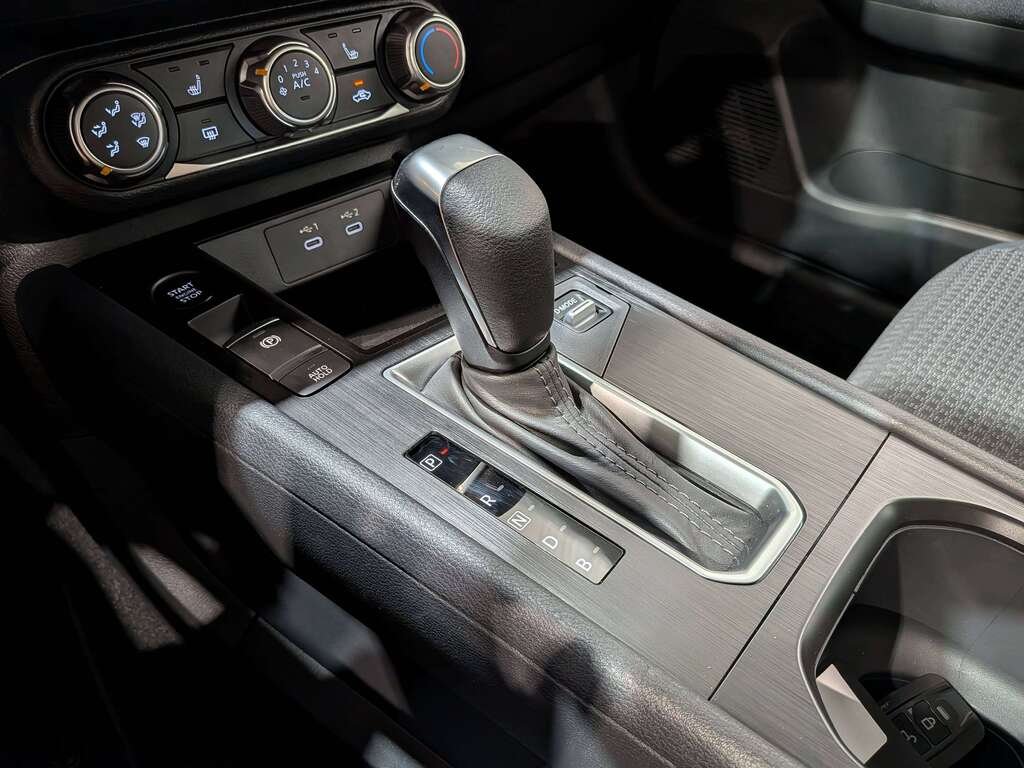 2026 Nissan Kicks S AWD Red Val-David - photo #32