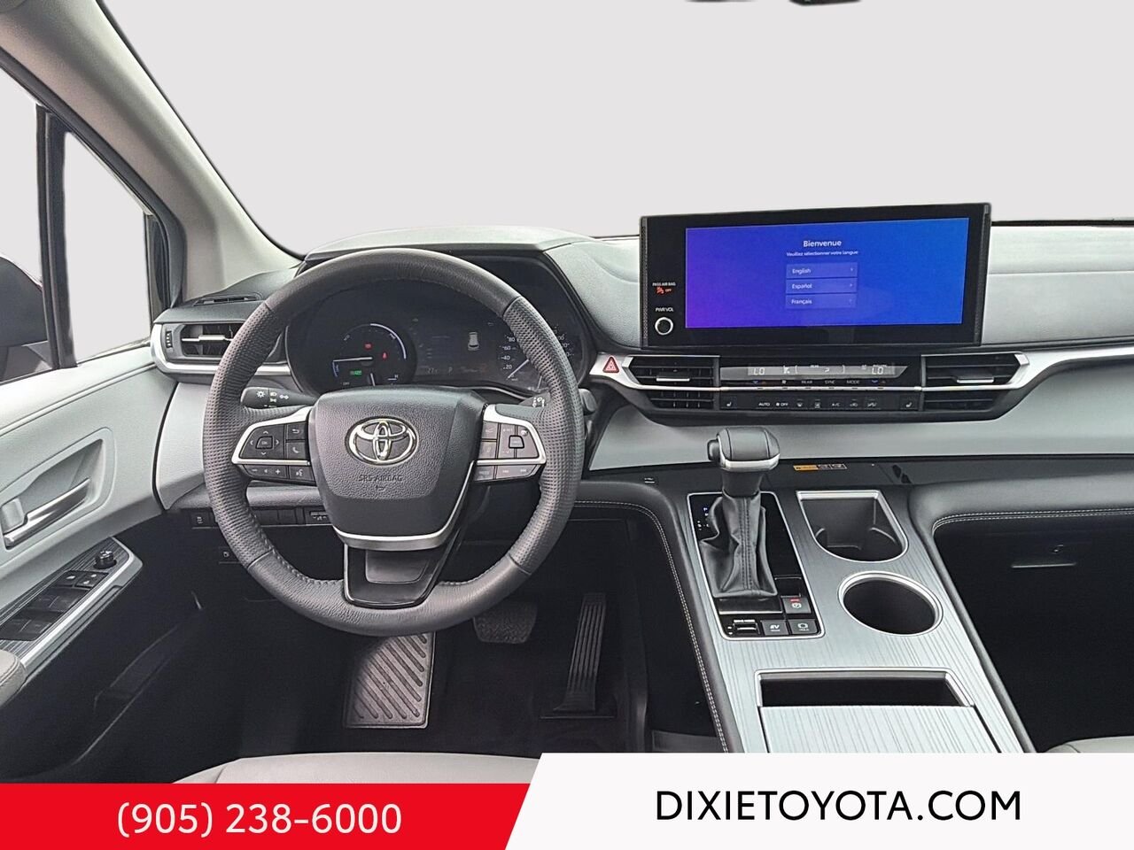 2025 Toyota Sienna Hybrid XLE FWD / CLEAN CARFAX / HEATED SEATS / MOONROOF / ALLOY WHEELS / CARPLAY AND ANDROID AUTO Black Mississauga - photo #17