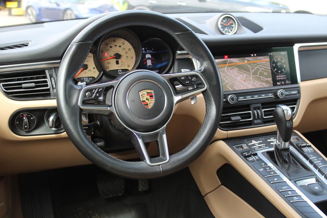 2019 Porsche Macan VIN: WP1AA2A57KLB04508 Black Sainte-Rose - photo #10