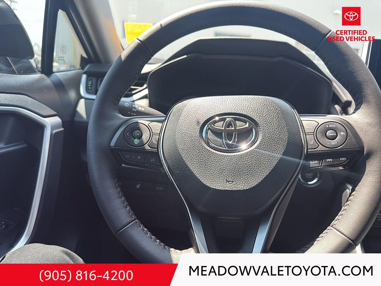 2025 Toyota RAV4 Running Boards, Sunroof, Power Drivers Seat, Low KM's, Midnight Black Metallic Mississauga - photo #13
