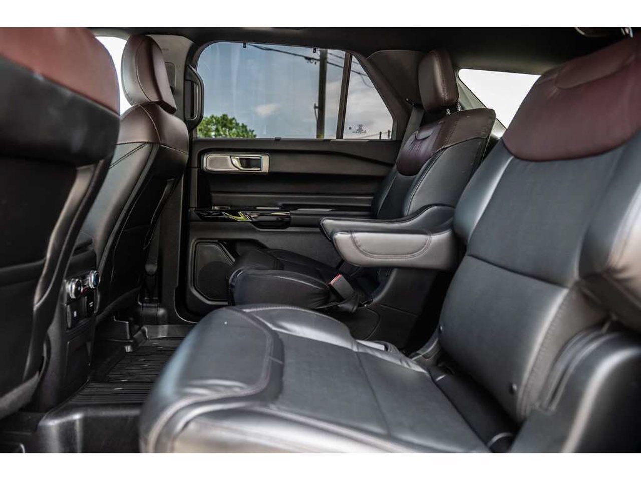 Ford Explorer 2023 Blanc Sainte-Julienne - photo #32