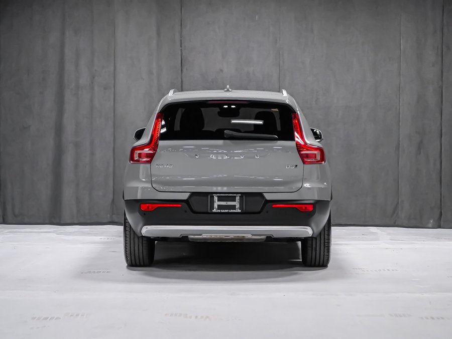 2025 Volvo XC40 B5 CORE BRIGHT CLIMATE Grey