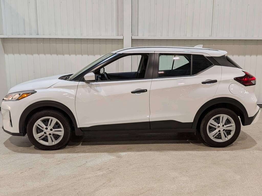 2024 Nissan Kicks S FWD White Val-David - photo #2
