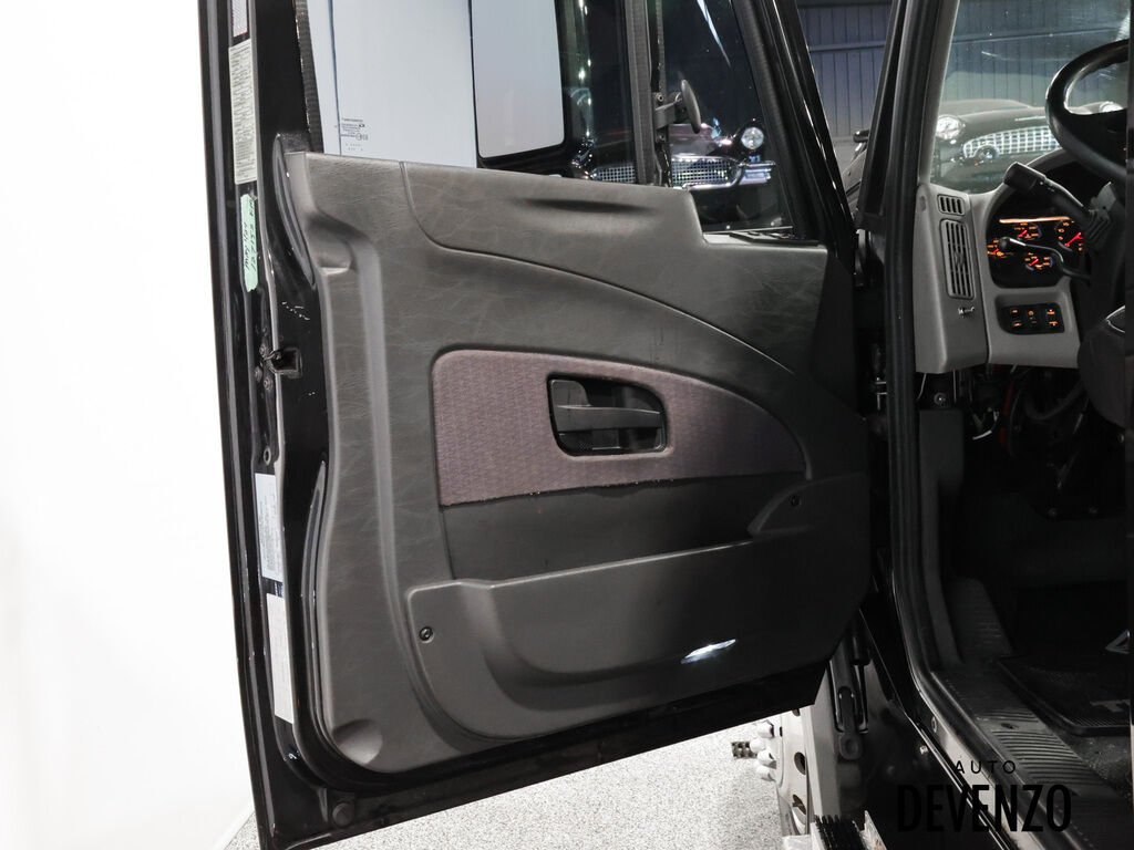 2014 International TerraStar RV Hauler 6.4L Diesel MAXXFORCE Black Saint-Eustache - photo #14