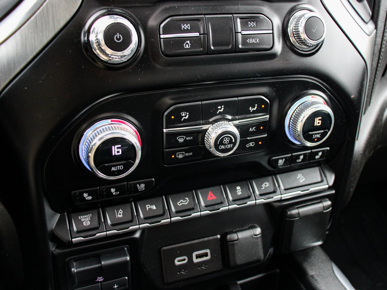 2023 GMC Sierra 2500HD 4WD Crew Cab 159 Denali White Sherwood Park - photo #26