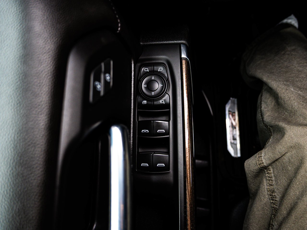 2020 Chevrolet Silverado 3500HD 4WD Crew Cab 159 LT Blue Sherwood Park - photo #16