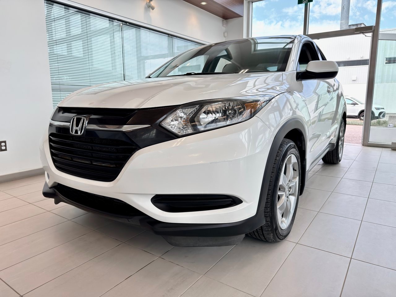 2016 Honda HR-V Notre-Dame-des-Prairies - photo #3