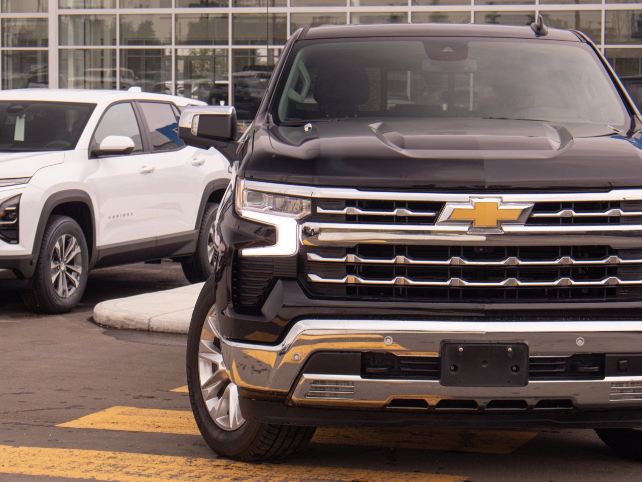 2024 Chevrolet Silverado 1500 4WD Crew Cab 147 LTZ Black Sherwood Park - photo #4