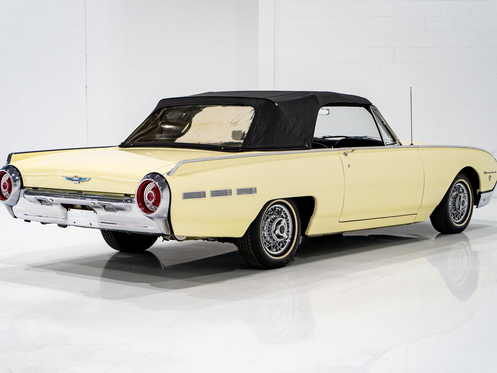 Ford Thunderbird Beautifully Presented From Older Restoration with original bill of sale 1962 Jaune Montréal - photo #54