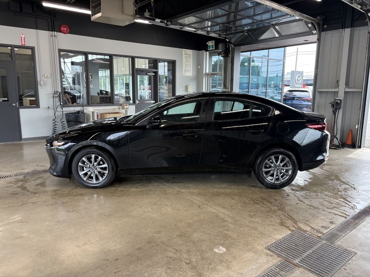 2026 MAZDA Mazda3 GX Jet Black Mica Châteauguay - photo #3