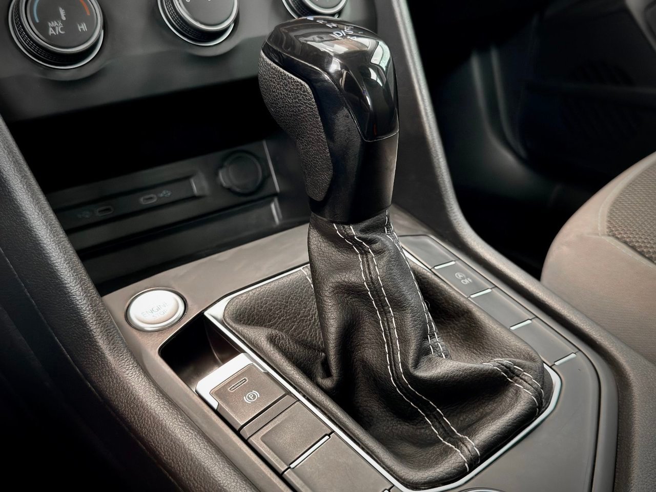 2022 Volkswagen Taos Black Notre-Dame-des-Prairies - photo #27