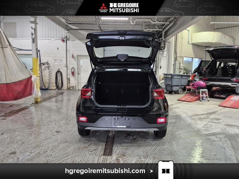 2023 Hyundai Venue Black Blainville - photo #28