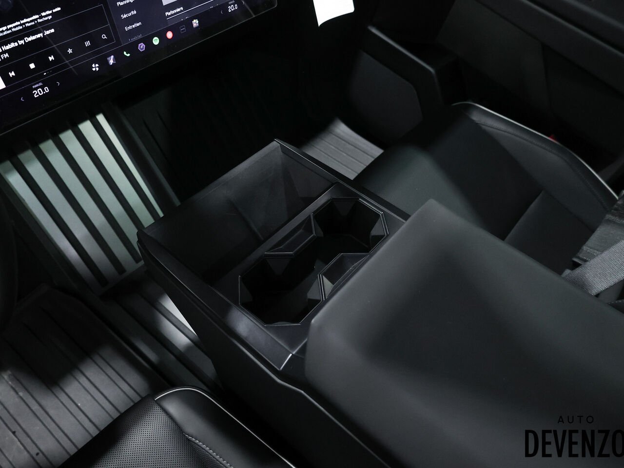 Tesla Cybertruck 2024 Argent Saint-Eustache - photo #17