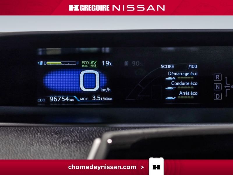 2022 Toyota Prius White Blainville - photo #17