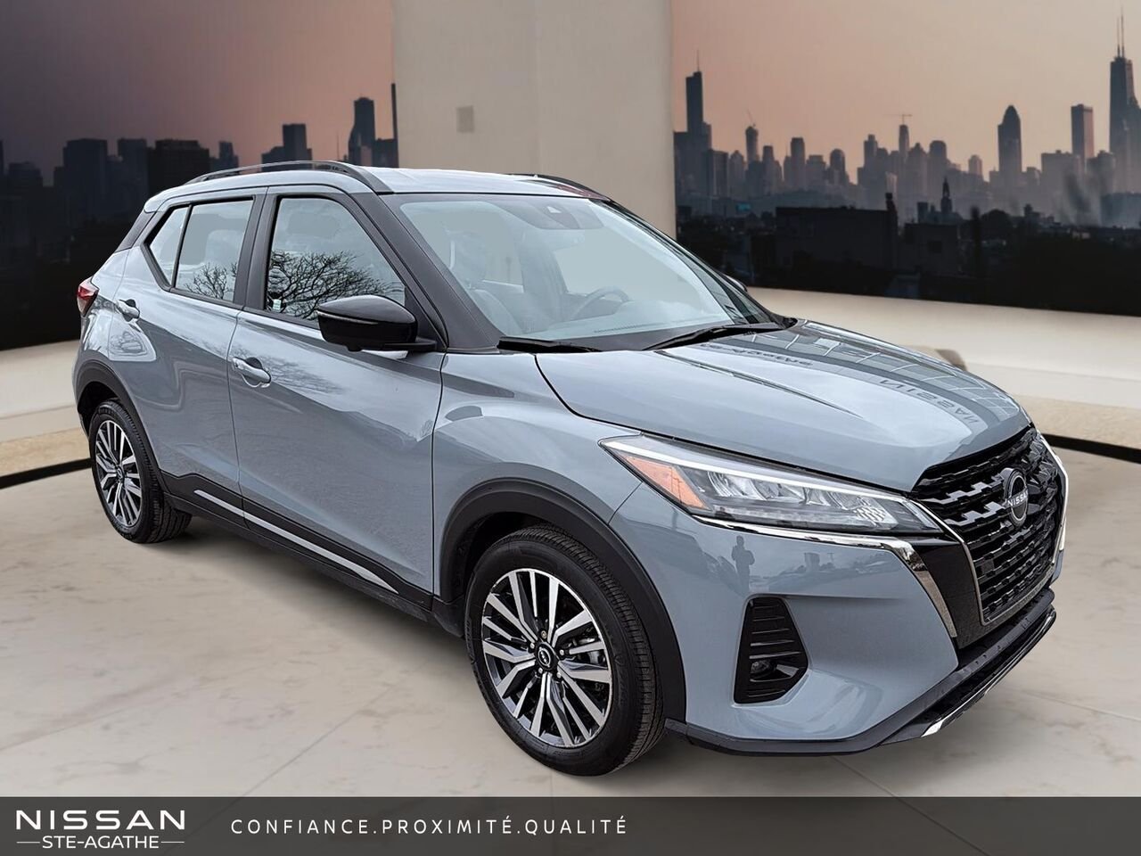 Nissan Kicks 2023 Gris Saint-Jérôme - photo #2