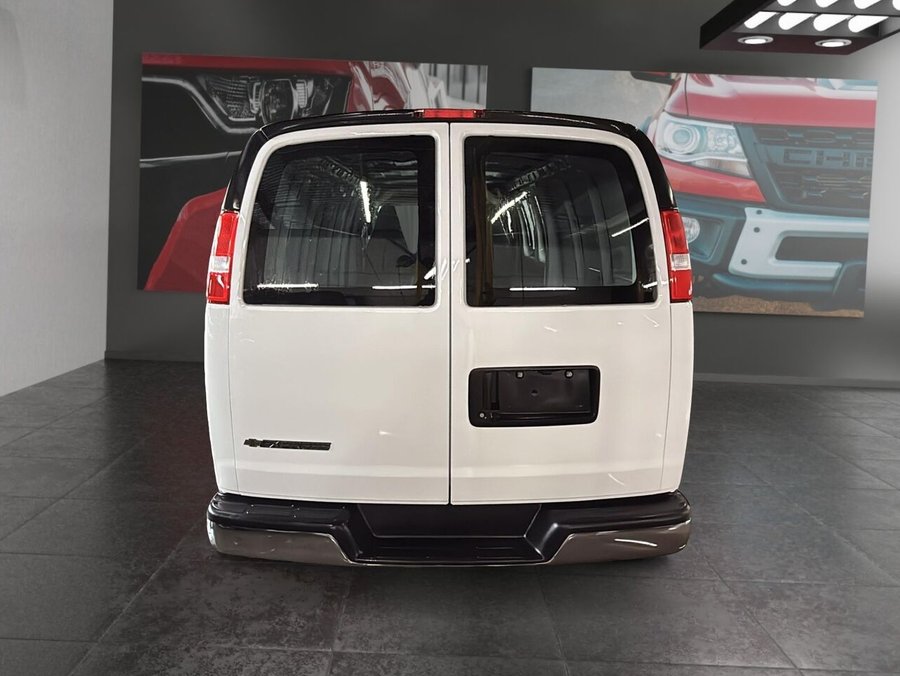 2024 Chevrolet Express Cargo Van 2024 Summit White