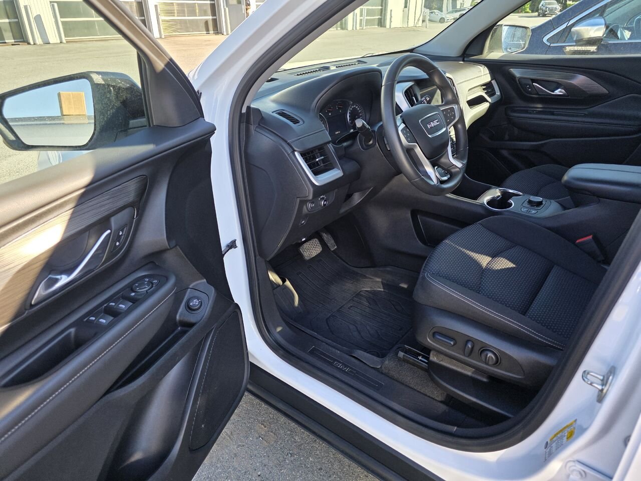 GMC Terrain SLE 2023 Blanc Rouyn-Noranda - photo #8