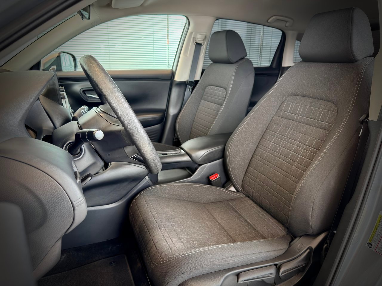 2025 Honda HR-V Silver Notre-Dame-des-Prairies - photo #17