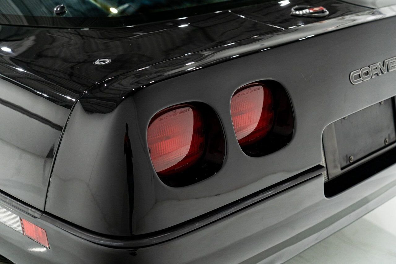 1990 Chevrolet Corvette ZR1 | PRIX EN USD Black Montreal - photo #38