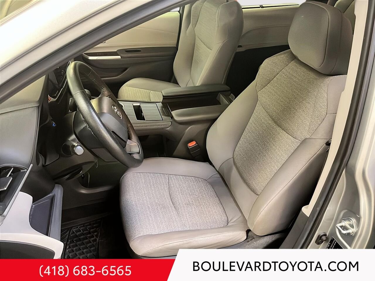 Toyota Sienna 100068A-76 | LE, AWD 2024 Argent céleste métallisé Québec - photo #8