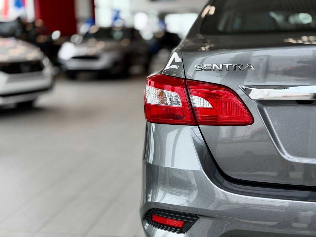 2018 Nissan Sentra Grey Notre-Dame-des-Prairies - photo #10