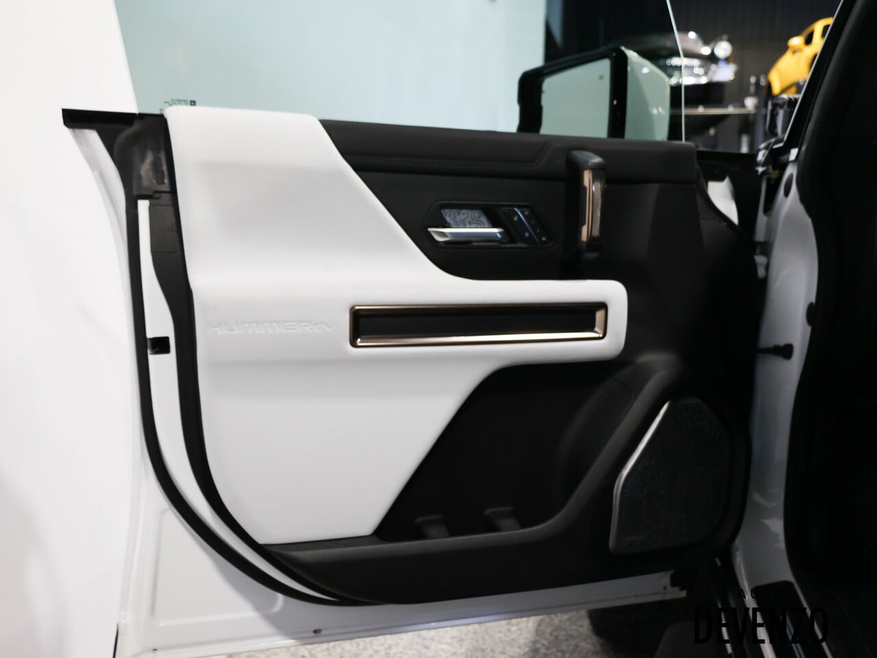 2025 GMC HUMMER EV White Saint-Eustache - photo #10